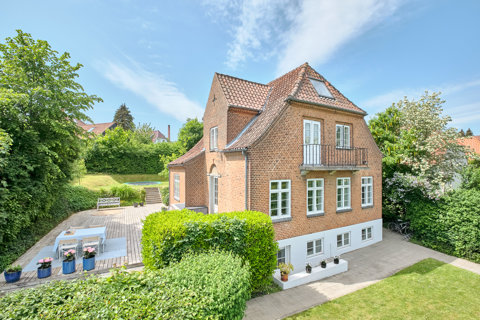 Klassisk karaktervilla med udsigt over Botanisk Have og Den Gamle By