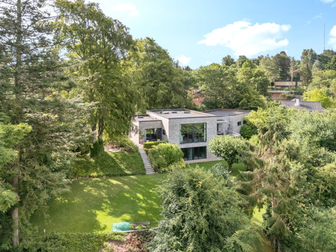 Arkitekttegnet villa på enestående og idyllisk grund